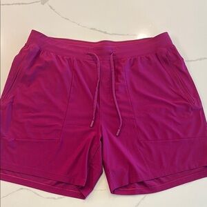 Lululemon License to Train Linerless Short 7" size XL in a Magenta color